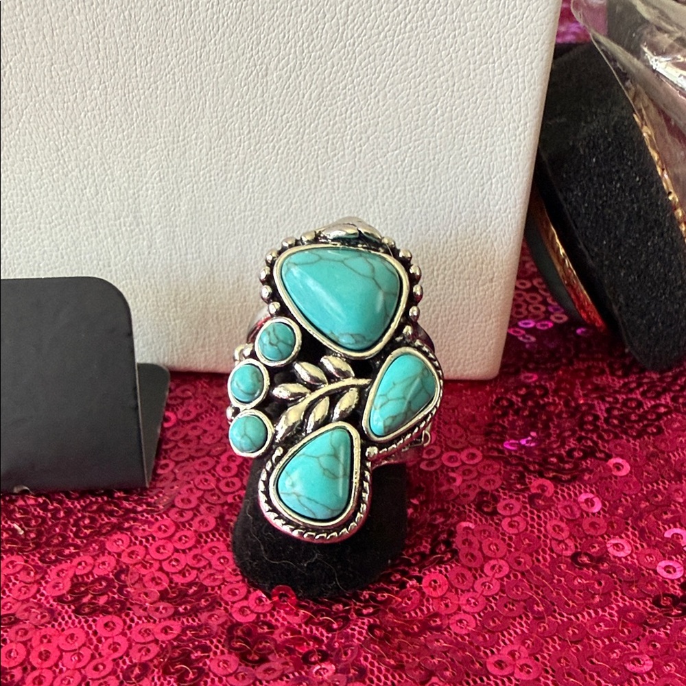 Paparazzi Teal Cluster Ring